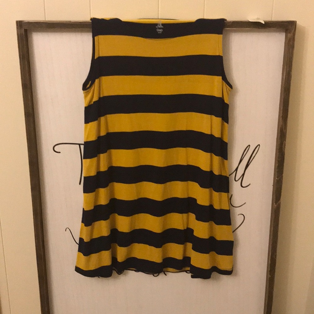 Stripped tank Gap shirt
